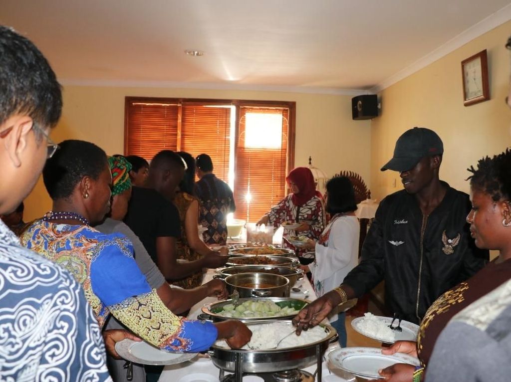 Suasana Lebaran Ala Tanah Air Bagi WNI di Tanzania Suasana Lebaran Ala Tanah Air Bagi WNI di Tanzania
