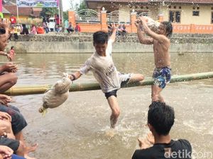 Keseruan Warga Ciamis Isi Libur Lebaran Gelar Lomba di Kolam Ikan
