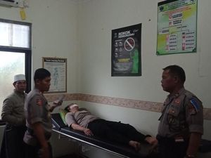 Orang Gangguan Jiwa di Pandeglang Tusuk Polisi yang Sedang Atur Lalin
