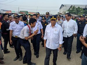 Menhub Tinjau Pelabuhan Kali Adem, Pastikan Kapal Tak Over Kapasitas