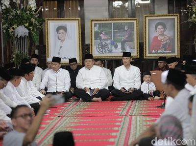Potret Tahlilan Tujuh Hari Ani Yudhoyono di Cikeas