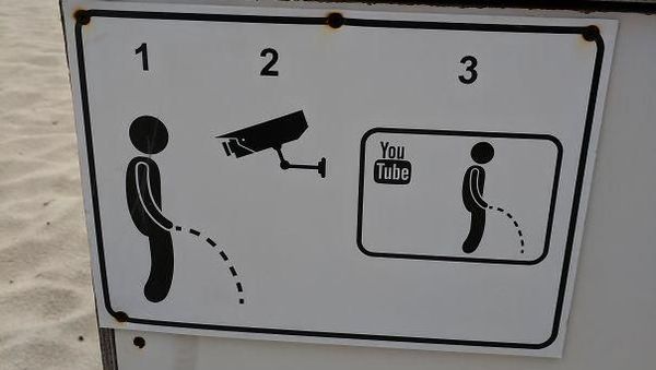 Potret Kocak Pemandangan Pantai yang Bikin Auto Ngakak