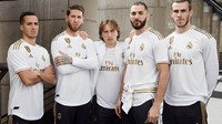 Nilai kontrak apparel termahal sepanjang sejarah kini dipegang Real Madrid. Los Blancos memperpanjang kerja samanya dengan Adidas sejak 2020 hingga 2030 dengan nilai mencapai 123 juta euro atau Rp 1,97 triliun, nyaris Rp 2 triliun. (Foto: Twitter @realmadrid)