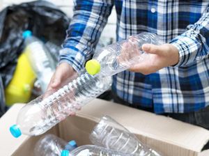 Video: Kala Alun-alun Bogota Jadi Lautan Botol Plastik Video: Kala Alun-alun Bogota Jadi Lautan Botol Plastik