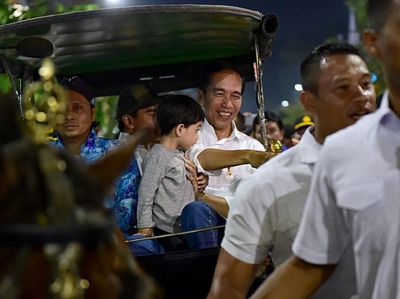 Melihat Libur Lebaran Jokowi Bareng Jan Ethes di Malioboro