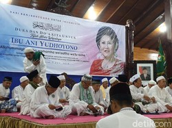 Warga Banjarnegara Tahlilan 7 Hari Meninggalnya Ani Yudhoyono