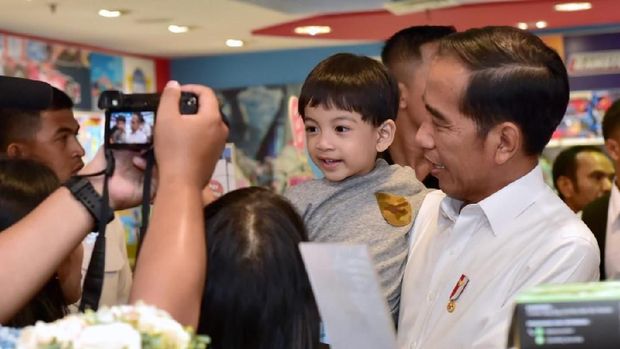 Libur Lebaran Ala Jokowi, Ajak Jan Ethes Plesir ke Malioboro