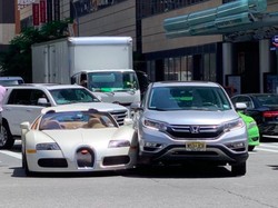 Berita Populer: Wanita Terlalu Cantik Ditilang, Mobil Mewah Diserempet