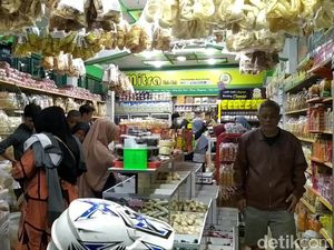 Arus Balik di Garut, Toko Oleh-oleh Diserbu Arus Balik di Garut, Toko Oleh-oleh Diserbu
