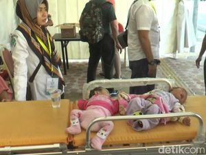 Bayi 3 Bulan Terpisah dari Orang Tua Saat Open House Kediaman JK di Makassar Bayi 3 Bulan Terpisah dari Orang Tua Saat Open House Kediaman JK di Makassar