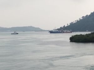 Kapal Angkut Pemudik Merak-Bakauheni Kandas di Pulau Rimau Balak Lampung