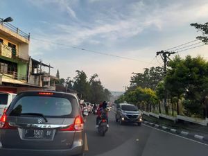 Lalin Dibuka Normal, Polisi Kini Siapkan One Way Puncak ke Jakarta Lalin Dibuka Normal, Polisi Kini Siapkan One Way Puncak ke Jakarta