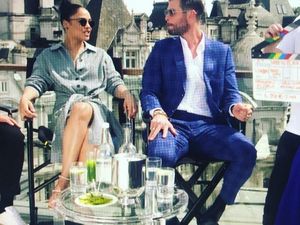 Main Bareng Chris Hemsworth Lagi, Tessa Thompson Doyan Makan Tiram dan Caviar Main Bareng Chris Hemsworth Lagi, Tessa Thompson Doyan Makan Tiram dan Caviar