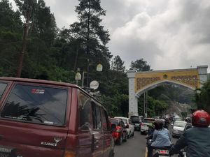 Cipanas Menuju Puncak Macet Parah, Polres Cianjur: Imbas One Way dari Bogor Cipanas Menuju Puncak Macet Parah, Polres Cianjur: Imbas One Way dari Bogor