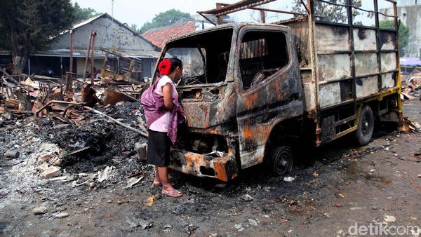 Kondisi Lapak Pemulung di Pasar Minggu Pasca Terbakar