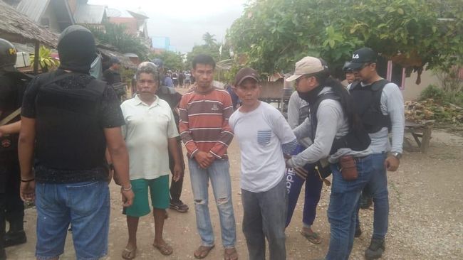 Detik detik Penangkapan 81 Pelaku Bentrokan dan Pembakaran Detik detik Penangkapan 81 Pelaku Bentrokan dan Pembakaran