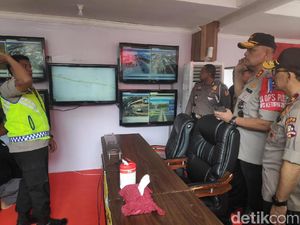 Pantau Arus Balik di Nagreg, Kakorlantas Soroti Keberadaan Pasar-Rel Kereta Pantau Arus Balik di Nagreg, Kakorlantas Soroti Keberadaan Pasar-Rel Kereta