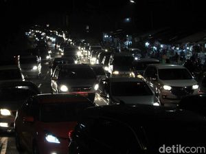 Buka Tutup di Jalur Nagreg Urai Kemacetan