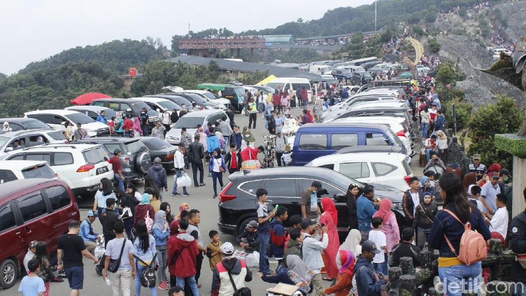 Foto: Saat Tangkuban Perahu Jadi Lautan Manusia Foto: Saat Tangkuban Perahu Jadi Lautan Manusia