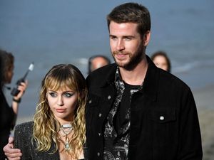 Hubungan Miley Cyrus-Liam Hemsworth Memburuk Setelah Gugat Cerai Hubungan Miley Cyrus-Liam Hemsworth Memburuk Setelah Gugat Cerai