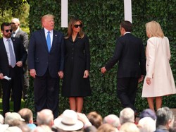 Melania Trump Dihujat karena Pakai Kacamata Hitam di Peringatan PD II