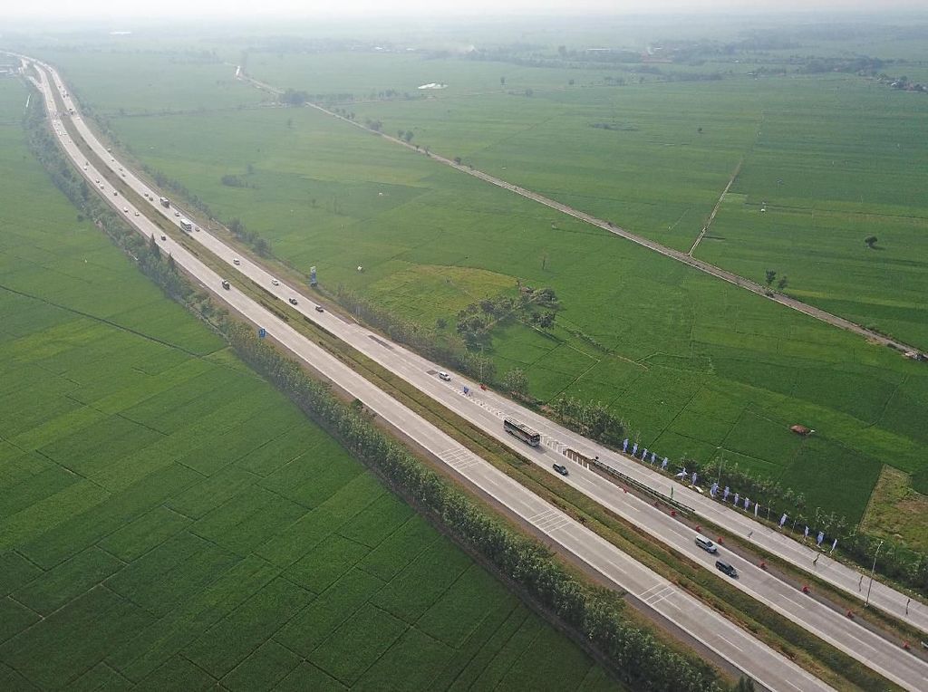 Kecelakaan Bus Ini Buktikan Pentingnya Pembatas Jalan Kecelakaan Bus Ini Buktikan Pentingnya Pembatas Jalan