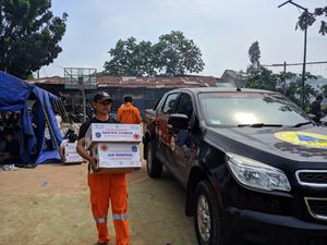 Dinsos-BPBD DKI Beri Bantuan untuk Korban Kebakaran Lapak Pemulung Pasar Minggu