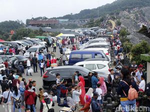 Tangkuban Perahu Dipadati Wisatawan