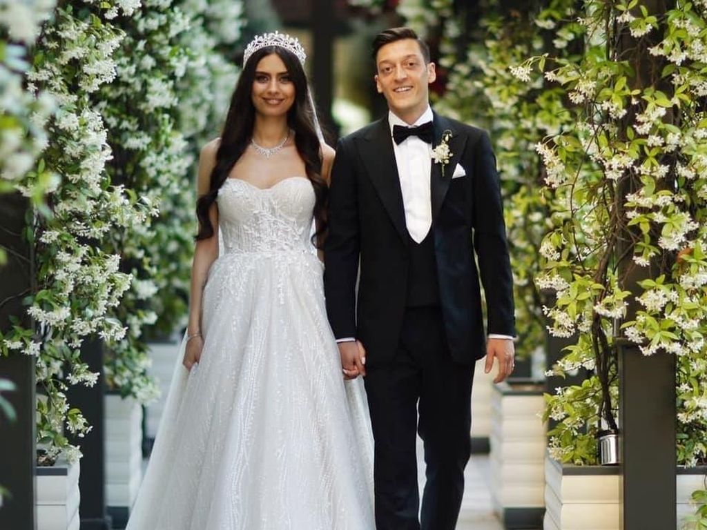 Mesut Ozil Nikahi Amine Gulse, Ingat 5 Alasan untuk Bercinta Malam Ini Mesut Ozil Nikahi Amine Gulse, Ingat 5 Alasan untuk Bercinta Malam Ini