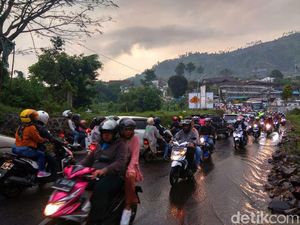 Genangan 50 Cm Penyebab Kawasan Wisata Cikole-Lembang Macet