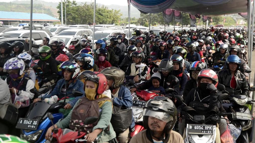 Arus Balik di Pelabuhan Bakauheni Lampung Arus Balik di Pelabuhan Bakauheni Lampung