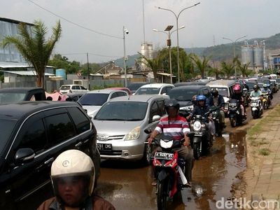 Lalin ke Anyer Macet 6 Km