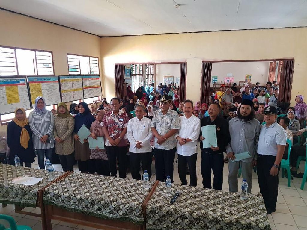 251 Pedagang Pantai Anyer Terdampak Tsunami Dapat Bantuan Modal 251 Pedagang Pantai Anyer Terdampak Tsunami Dapat Bantuan Modal