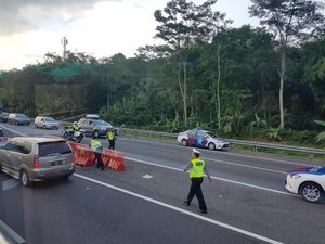 Tol Bawen-Salatiga Macet, Contraflow Diberlakukan Tol Bawen-Salatiga Macet, Contraflow Diberlakukan