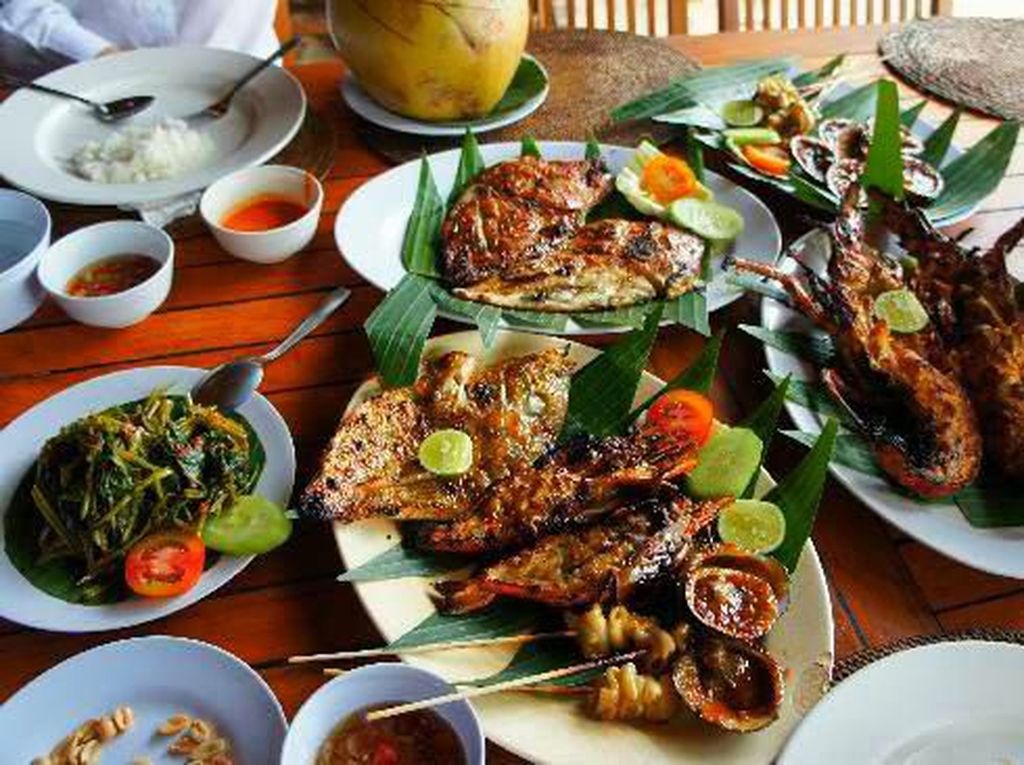 Santap Seafood Bareng Keluarga di 5 Resto Kawasan Pantai Anyer Santap Seafood Bareng Keluarga di 5 Resto Kawasan Pantai Anyer
