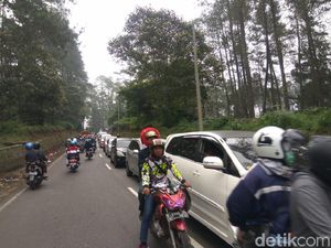 Jalur Wisata Lembang-Tangkubanparahu Macet Hingga 3 Km