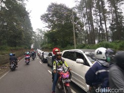 Jalur Wisata Lembang-Tangkubanparahu Macet Hingga 3 Km