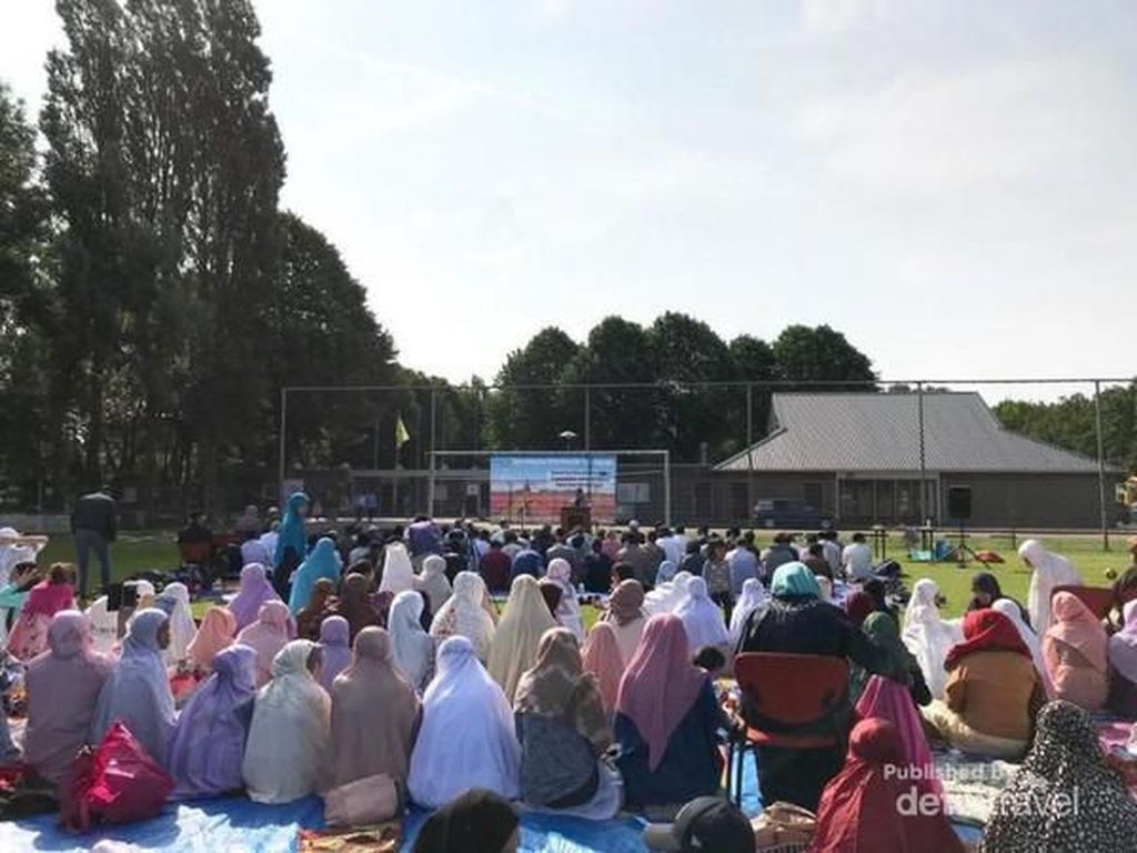 Menikmati Salat Ied di Negeri Kincir Angin Menikmati Salat Ied di Negeri Kincir Angin
