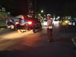 Urai Macet, Polisi Terapkan One Way dari Garut Hingga Nagreg Urai Macet, Polisi Terapkan One Way dari Garut Hingga Nagreg