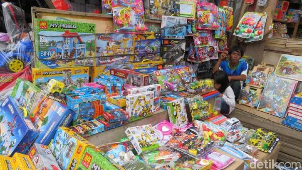 Pamor Pasar Gembrong Gudang Mainan Kian Pudar