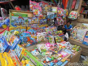 Pamor Pasar Gembrong Gudang Mainan Kian Pudar