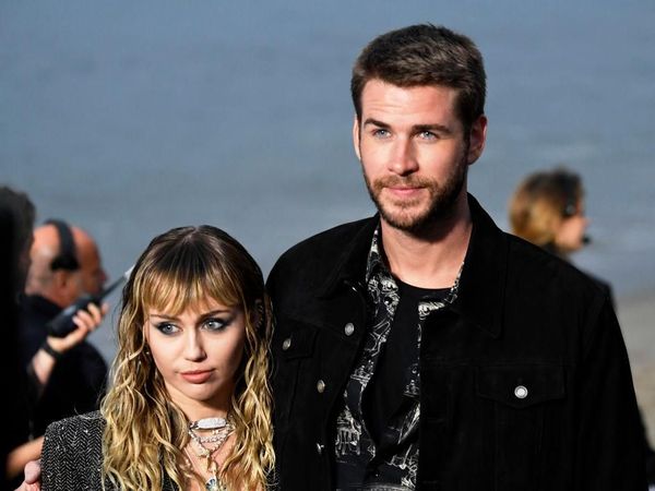 Kisah Cinta Miley Cyrus dan Liam Hemsworth yang Cerai Setelah 8 Bulan Menikah
