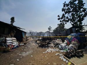 Kebakaran Lapak Pemulung di Pasar Minggu, 9 Kontrakan dan 1 Mobil Hangus