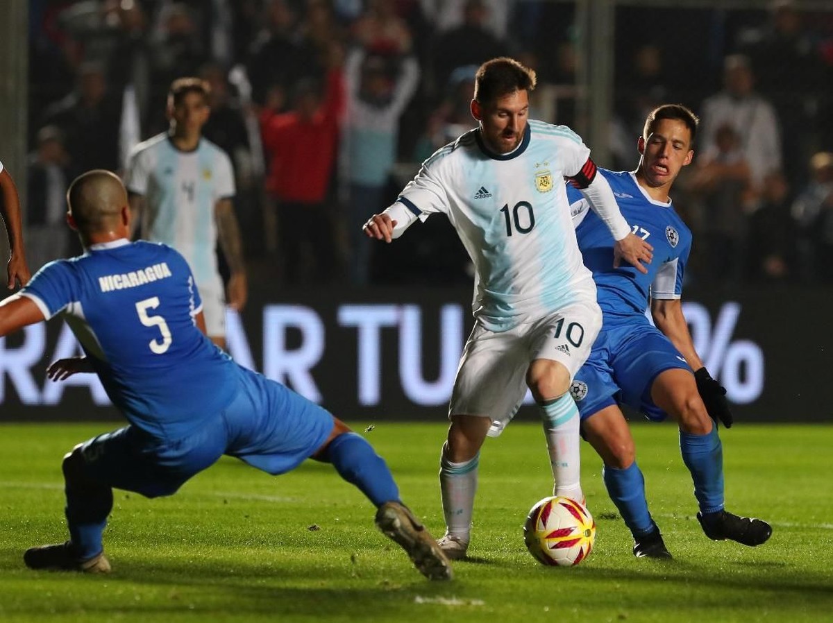 Aksi Lionel Messi saat membantu Argentina mencukur Nikaragua 5-1 dalam laga ujicoba menatap Copa America 2019. (Foto: Agustin Marcarian/Reuters)