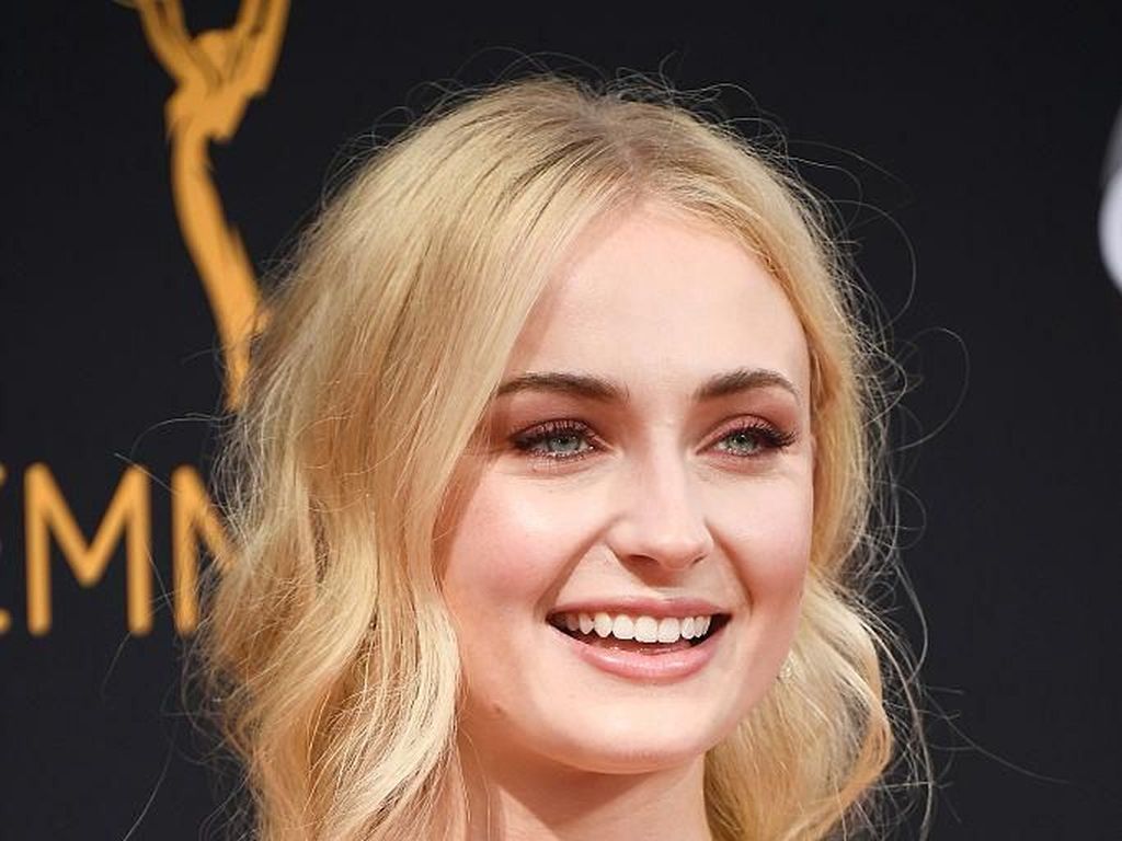 Uniknya Yoga Kambing, Olahraga Favorit Aktris Sophie Turner Uniknya Yoga Kambing, Olahraga Favorit Aktris Sophie Turner