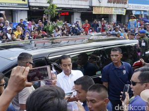 Jokowi Sekeluarga ke Pasar Beringharjo Yogya Borong Batik