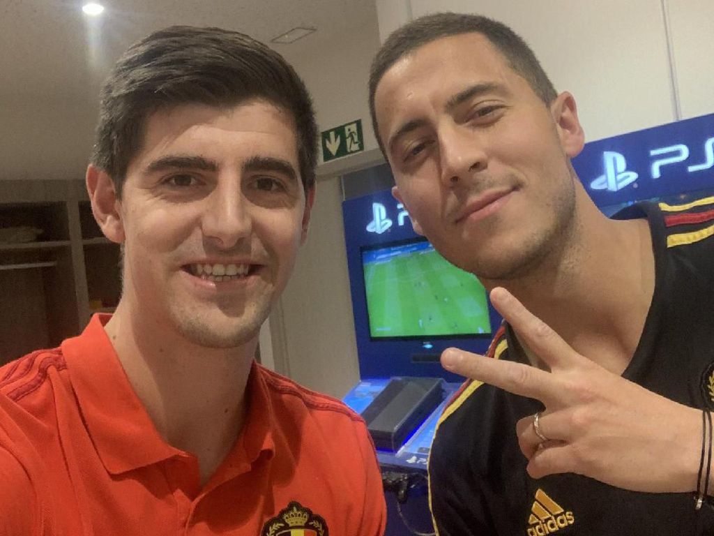 Courtois kepada Hazard: Selamat Datang di Klub Terbaik di Dunia! Courtois kepada Hazard: Selamat Datang di Klub Terbaik di Dunia!