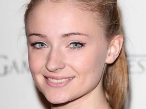 Transformasi Sophie Turner, Dari ABG Sampai Jadi Istri Joe Jonas Transformasi Sophie Turner, Dari ABG Sampai Jadi Istri Joe Jonas