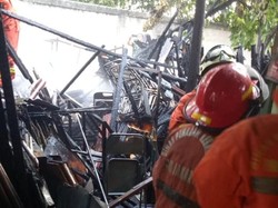 Gudang Rindam Jaya di Condet Terbakar, 10 Unit Damkar Dikerahkan
