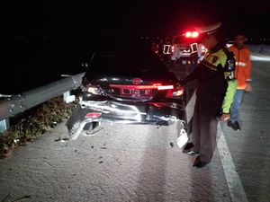 Kecelakaan Beruntun di Tol Madiun-Ngawi, 4 Orang Luka-luka Kecelakaan Beruntun di Tol Madiun-Ngawi, 4 Orang Luka-luka